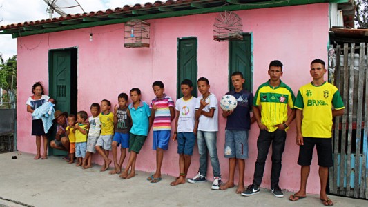 Buscan tener una primera hija pero tienen 13 hijos varones