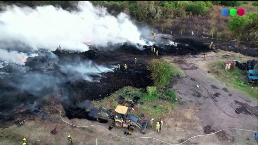 Se incendió un depósito de neumáticos en Moreno
