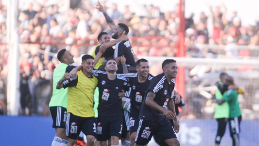 Otra polémica de Deportivo Riestra: contrató a un amateur para jugar en Primera