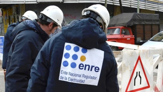 Millonario despilfarro en el ENRE: pagaron sobreprecio de casi $90 millones en la compra de 10 camionetas