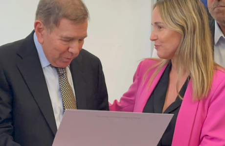 El Gobierno de la Ciudad declaró a Edmundo González como "visitante ilustre"