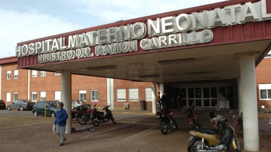 "Me dijo que si mi hijo moría, era mi culpa": la madre de un bebé que falleció en el Neonatal complicó a Brenda Agüero