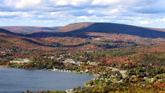 Una isla canadiense ofrece trabajo y casi una hectárea de tierra a quienes deseen habitarla