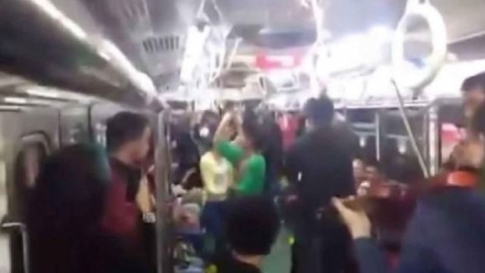Gilda llegó al subte: música y baile en un vagón de la línea B