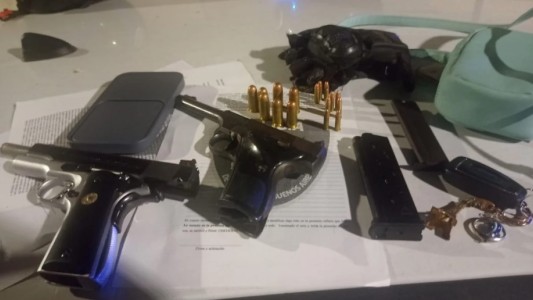 Tres menores extranjeros detenidos por circular en un auto robado y con armas de fuego