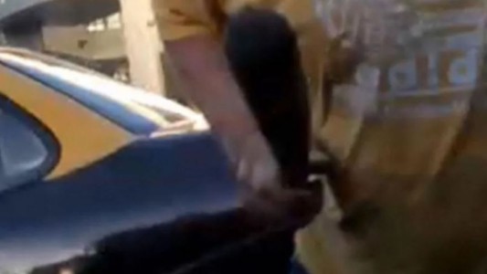 Relato salvaje entre taxistas de Rosario: le pegó con un bate de béisbol