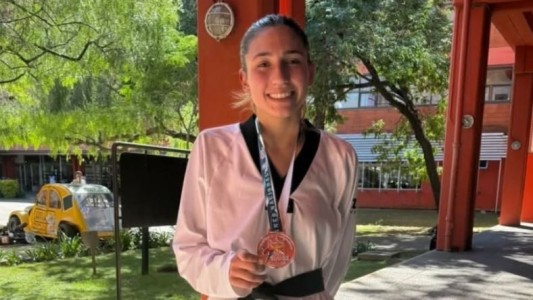 Es campeona nacional de Taekwondo y vende ensaladas de fruta en la Costa Atlántica para poder competir