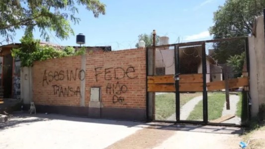 Neuquén: vecinos le quemaron la casa a un hombre detenido por un presunto crimen narco