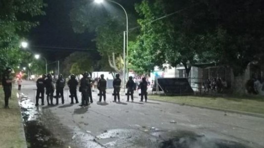 Niña de 13 años dio a luz en Saladillo y vecinos que acusan a su madre y padrastro por abuso protagonizaron una pueblada