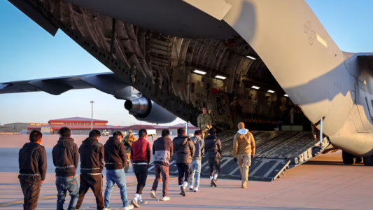 La Casa Blanca anunció que comenzaron las deportaciones masivas de inmigrantes ilegales