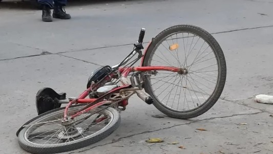 Córdoba: sus amigos le aflojaron una rueda de la bicicleta como broma, se cayó y está grave
