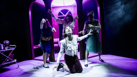 "Las Moiras", la historia de las mujeres que tejen, sostienen y cortan el hilo de la vida del barrio de Once