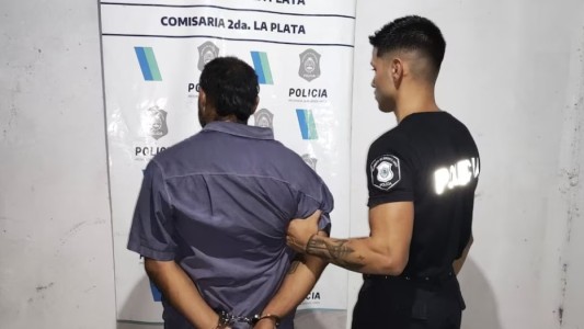 Locura en La Plata: un hombre mató a puñaladas a una mujer y atacó a otras dos personas