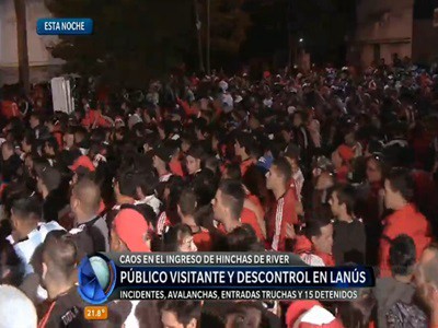 La entrada de la hinchada visitante terminó con incidentes y detenidos