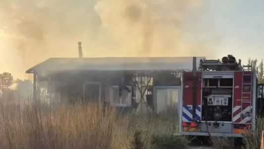 Interpol busca el hombre que incendió la casa de una pareja de lesbianas en Cañuelas