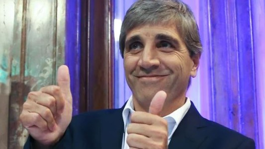 Luis Caputo negó una posible devaluación y detalló las condiciones necesarias para levantar el cepo cambiario