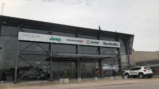 Tragedia en una agencia de autos en Pilar: un mecánico murió aplastado por una camioneta