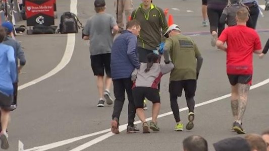 Venecia: moto que guiaba a los líderes de una maratón equivocó el camino y los hizo perder