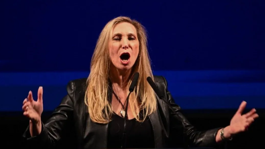 Karina Milei y Luis Caputo encabezan un acto de afiliación a LLA