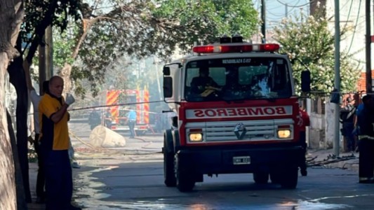 Incendio fatal en Córdoba: una pareja murió al quedar atrapada en el fuego y hay otros cinco heridos