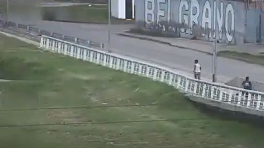 Se arrojó al río para escapar de la Policía: fue detenido del otro lado