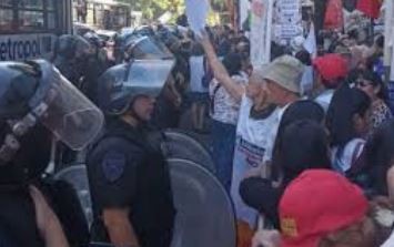 Incidentes en el Congreso: tensión en la marcha de los jubilados