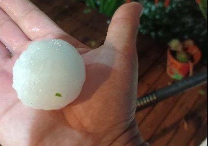 Tormenta feroz en Mar del Plata: granizo de cuatro centímetros destrozó autos y casas