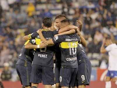 Boca pasó por Liniers, se trajo un triunfo y sigue firme en la punta