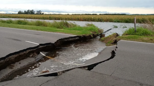 Un río "se comió" una ruta en Córdoba