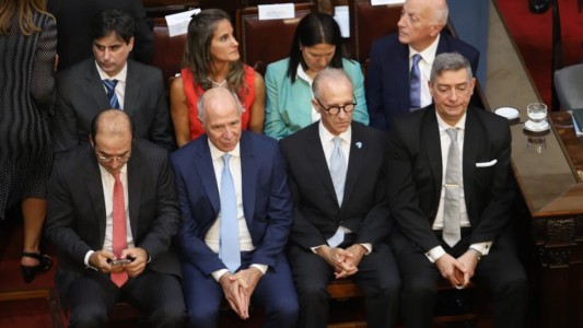 Caputo, "El Gordo" Dan y el nuevo miembro de la Corte Suprema, las fotos de la Asamblea Legislativa