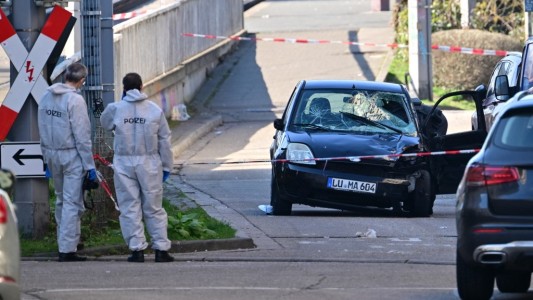 Alemania: un auto embistió a una multitud y una persona murió: "No saben si fue un accidente o atentado"