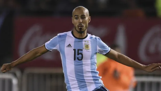 Fue parte de una Copa América, jugó el sábado y desde el domingo es DT de sus compañeros