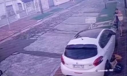 Una comisaria de la Policía de la Ciudad resistió un asalto a tiros cuando llevaba a su hijo a la escuela