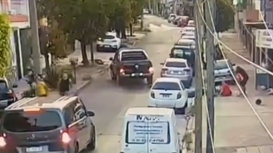 Un delincuente robó un comercio, el yerno del dueño lo persiguió, lo atropelló y lo mató