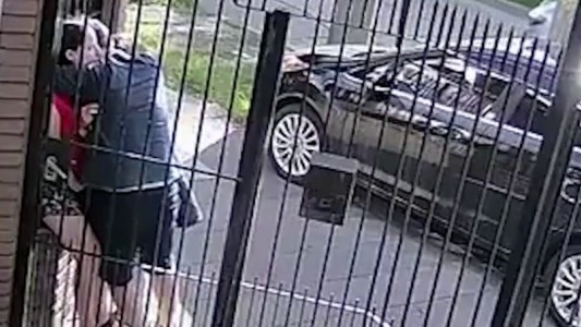 Terror al bajar del auto: delincuentes armados asaltaron a una familia en Haedo