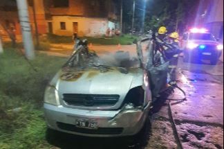 Explotó un auto en San Martín: dos bomberos resultaron heridos