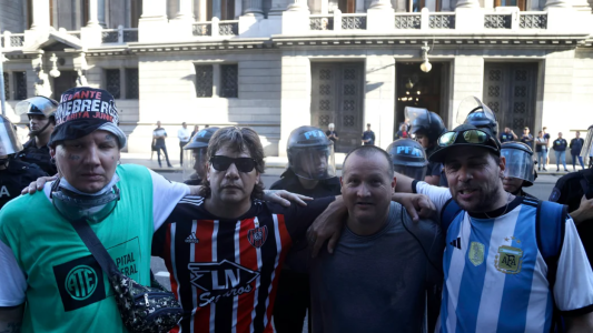 Marcha de jubilados: el Gobierno oficializó que quienes corten el tránsito no podrán ir a la cancha