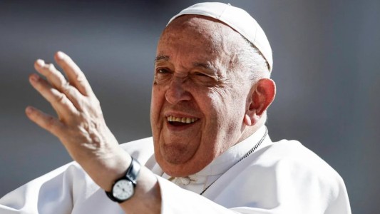 El papa Francisco celebró su 12° aniversario en el hospital: torta, velas y oraciones