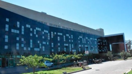 Muerte trágica en Córdoba: un electricista fue aplastado por un montacargas