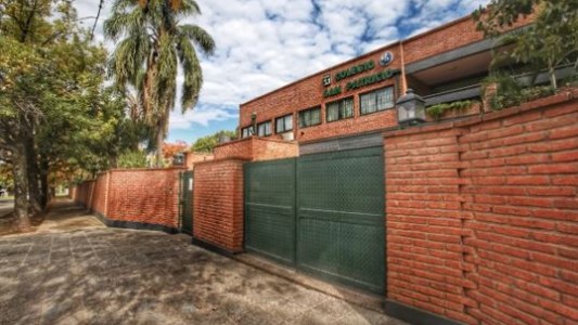 Tucumán: un colegio pidió a los padres vestir "ropa adecuada"