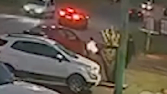 Video: atropellaron al ladrón cuando escapaba y terminó detenido