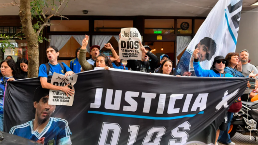 El martes declararán los primeros tres testigos en el juicio por la muerte de Maradona