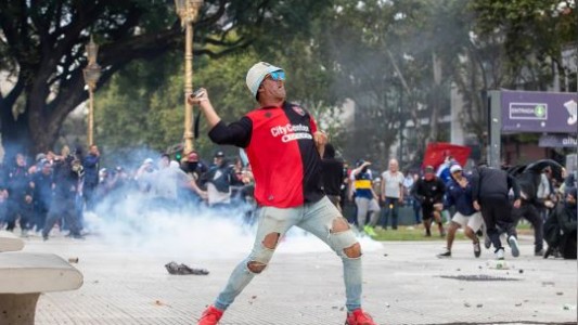Patricia Bullrich prohibió el ingreso a estadios a 26 barras detenidos en la marcha de jubilados