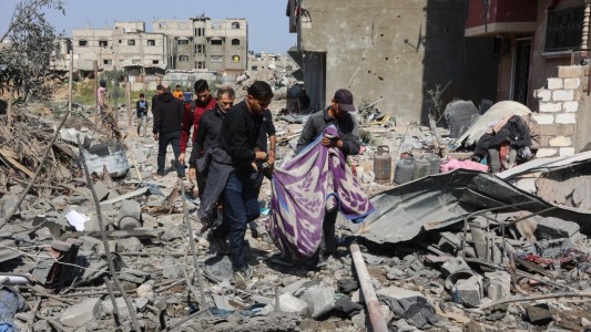 Israel atacó Gaza tras el fracaso en las negociaciones con Hamas: más de 400 muertos