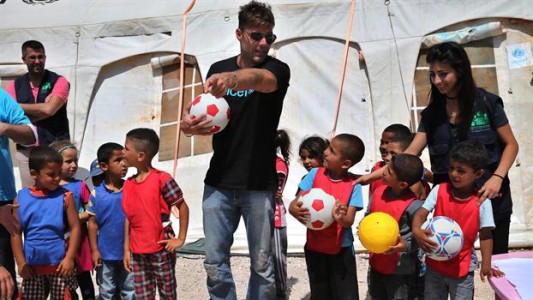 Ricky Martin visitó a niños de un campo de refugiados en el Líbano
