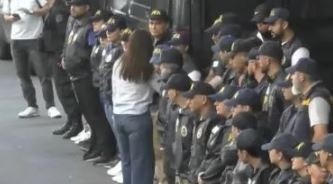 Victoria Villarruel saludó a efectivos de la Policía apostados en las inmediaciones del Congreso