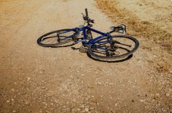 Se clavó el manubrio de la bicicleta en el estómago y murió en Córdoba