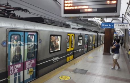 Se lesionó en un vagón del subte y Metrovías deberá indemnizarlo
