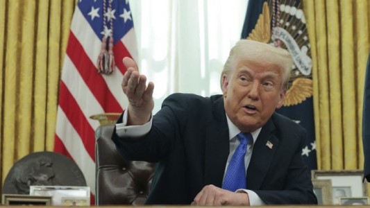 Trump anuncia aranceles de 25% a países que compren petróleo y gas a Venezuela