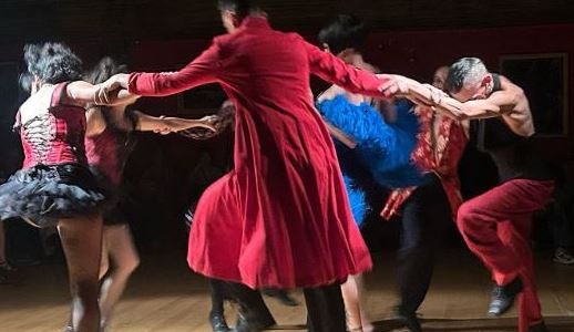 El tango burlesque ilumina el Teatro La Comedia en su tercera temporada